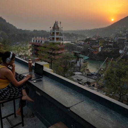 Bunkstay Coworking Hostel & Glamping Ришикеш Экстерьер фото