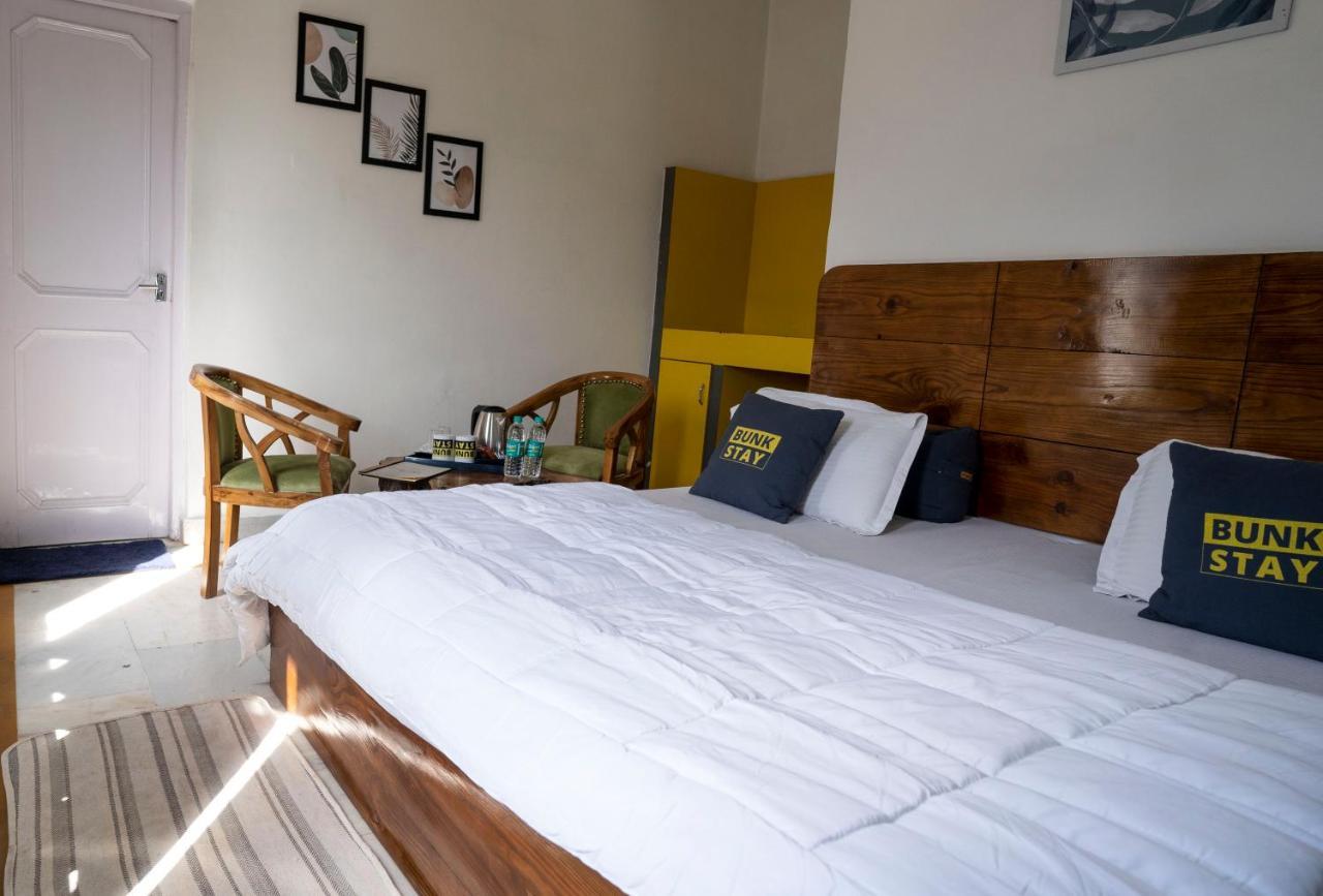 Bunkstay Coworking Hostel & Glamping Ришикеш Экстерьер фото
