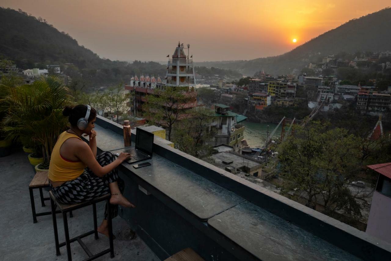 Bunkstay Coworking Hostel & Glamping Ришикеш Экстерьер фото